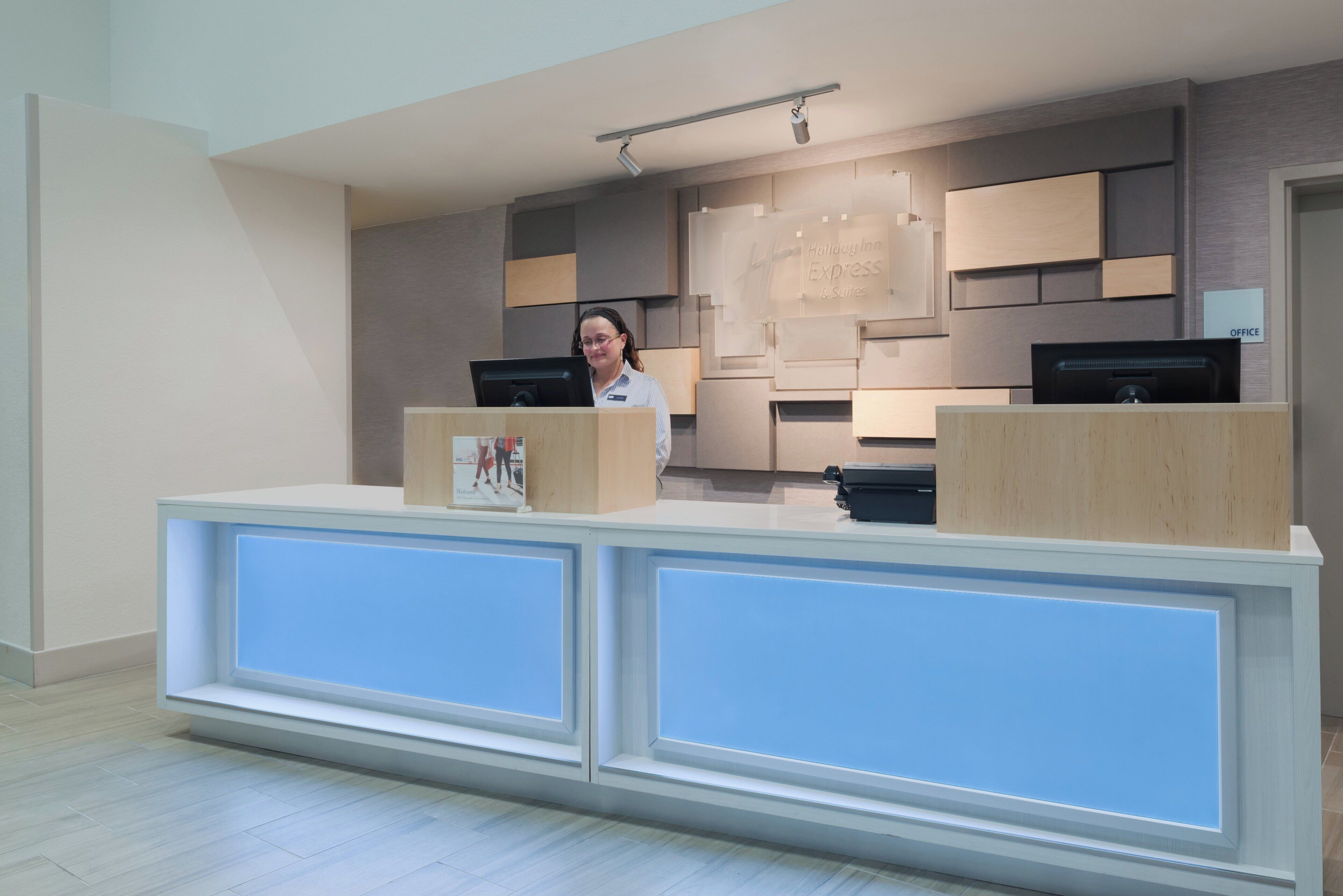 Photo - Holiday Inn Express & Suites Nearest Universal Orlando by IHG
