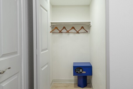 Holiday Inn Express Suites Nearest Universal Orlando, an IHG Hotel - Image 44