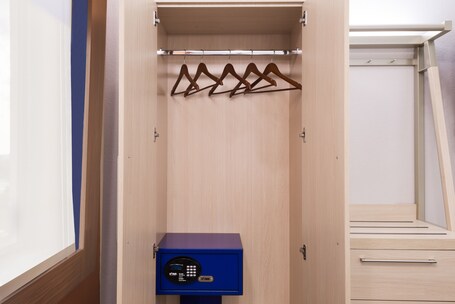 Holiday Inn Express Suites Nearest Universal Orlando, an IHG Hotel - Image 42