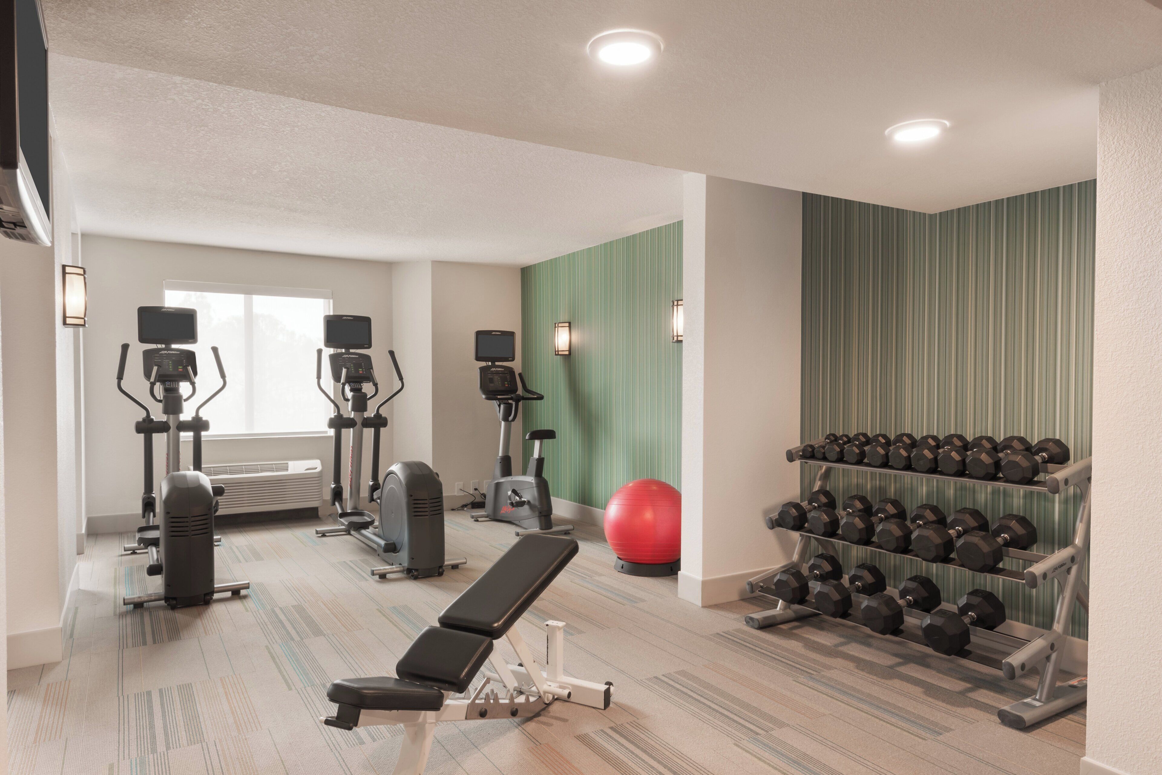 Photo - Holiday Inn Express & Suites Nearest Universal Orlando by IHG