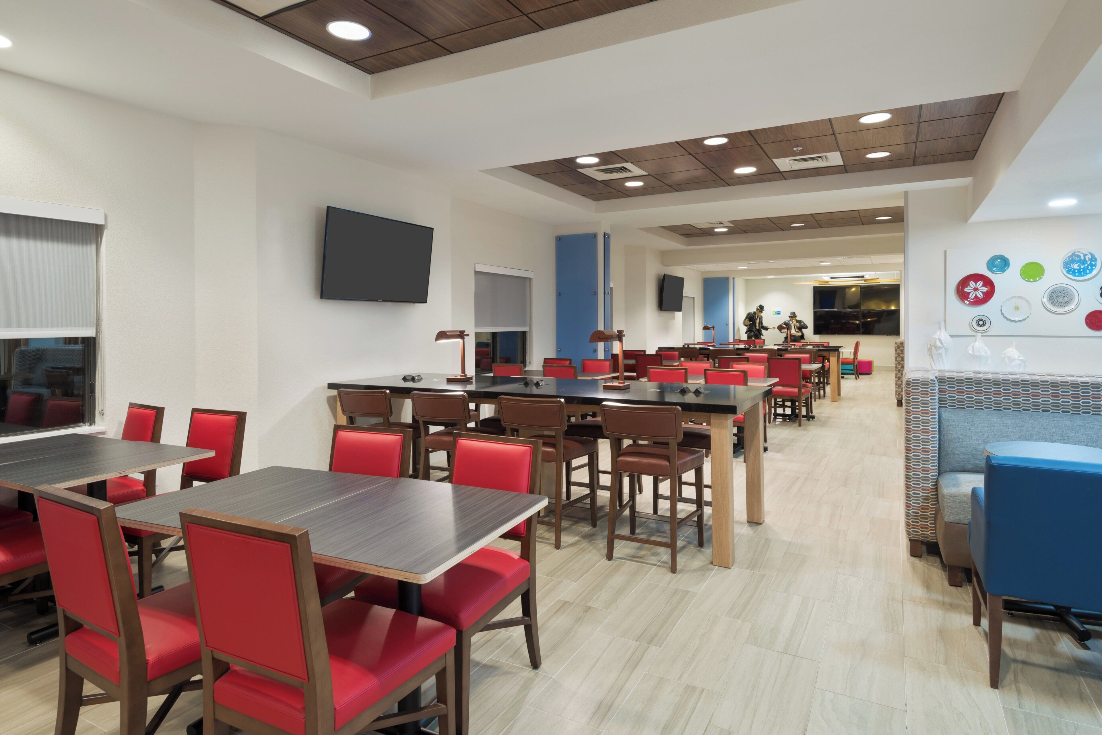 Photo - Holiday Inn Express & Suites Nearest Universal Orlando by IHG