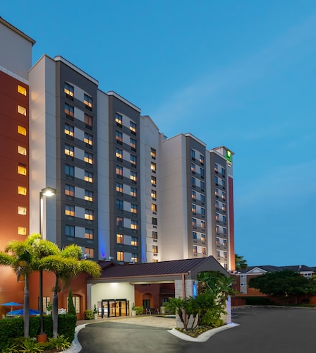 Holiday Inn Express & Suites Nearest Universal Orlando by IHG