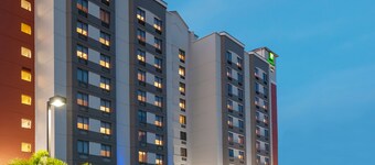 Holiday Inn Express & Suites Nearest Universal Orlando by IHG