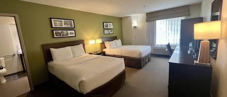 Quarto standard, 2 camas de casal, acessível, para não fumantes (Pet Friendly) | Individualmente decorados, individualmente mobiliados, escrivaninha