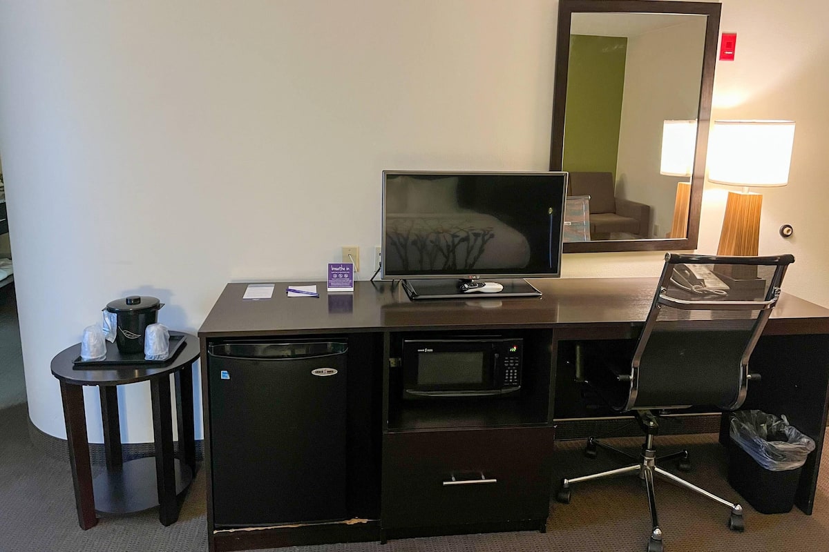 Individually decorated, individually furnished, desk, laptop workspace