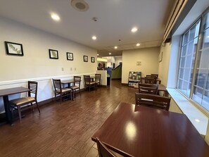 Petit déjeuner buffet compris tous les jours