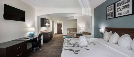 Suite, 1 King Bed, Non Smoking, Hot Tub, Kitchenette | Desk, iron/ironing board, free WiFi, bed sheets