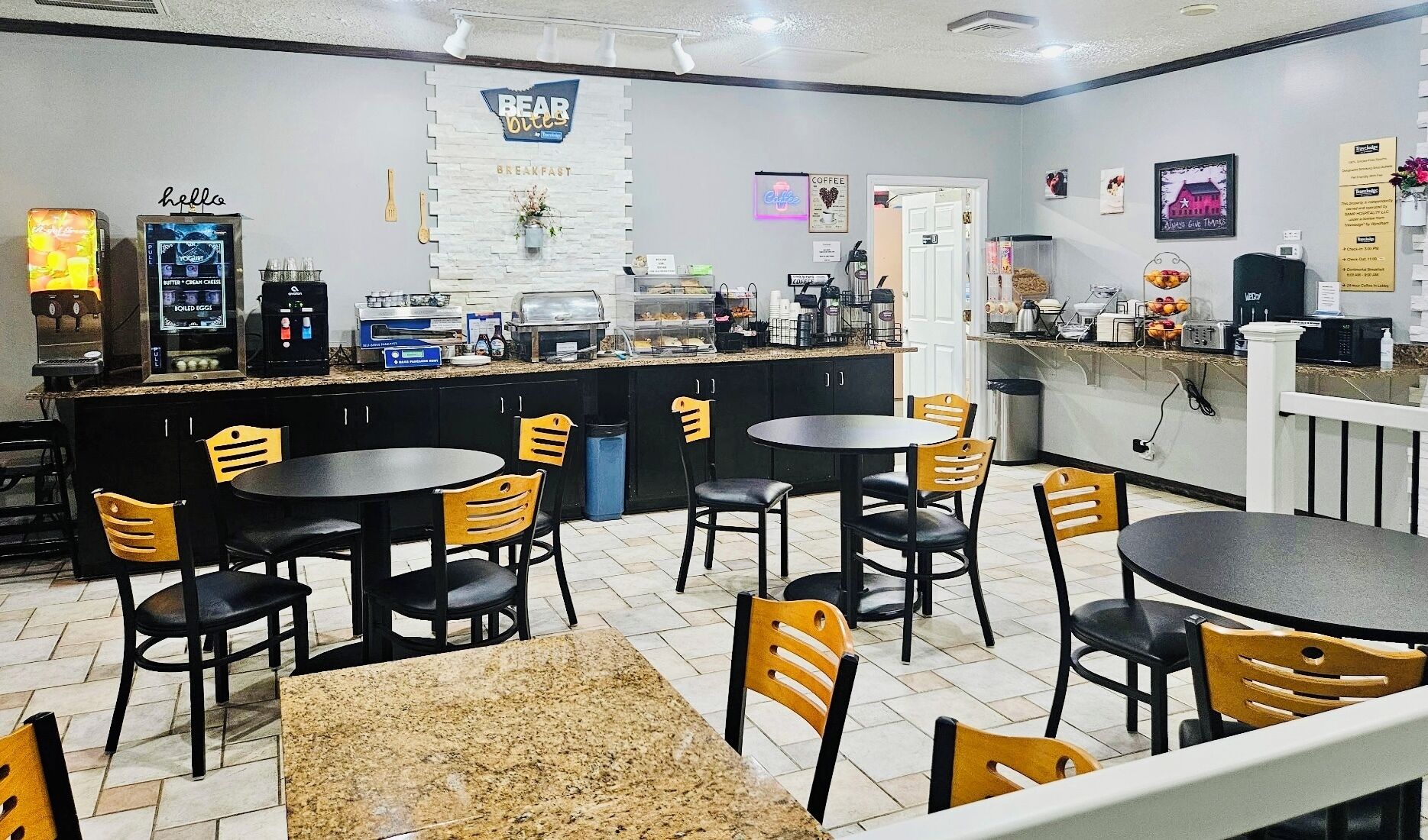 Free daily continental breakfast 