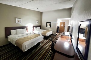 Camas com colchões pillow-top, escrivaninha