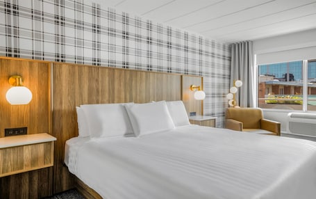 Premium Room, 1 King Bed, Non Smoking | In-room safe, desk, iron/ironing board, free cribs/infant beds