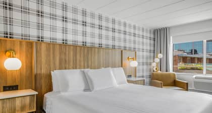 Travelodge by Wyndham Niagara Falls at the Falls