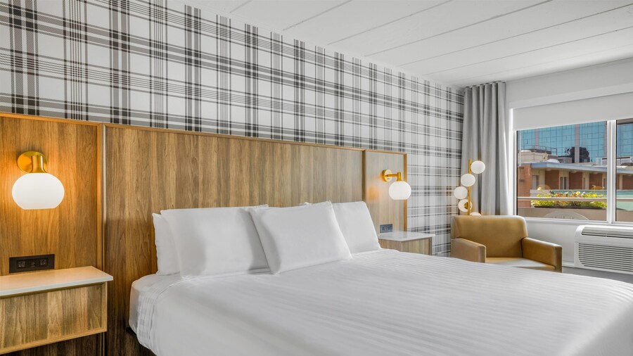 Travelodge by Wyndham Niagara Falls at the Falls
