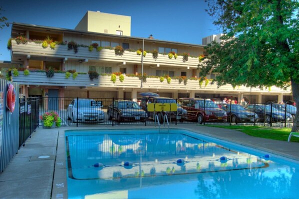 Seasonal outdoor pool, open 9:00 AM to 11:00 PM, sun loungers
