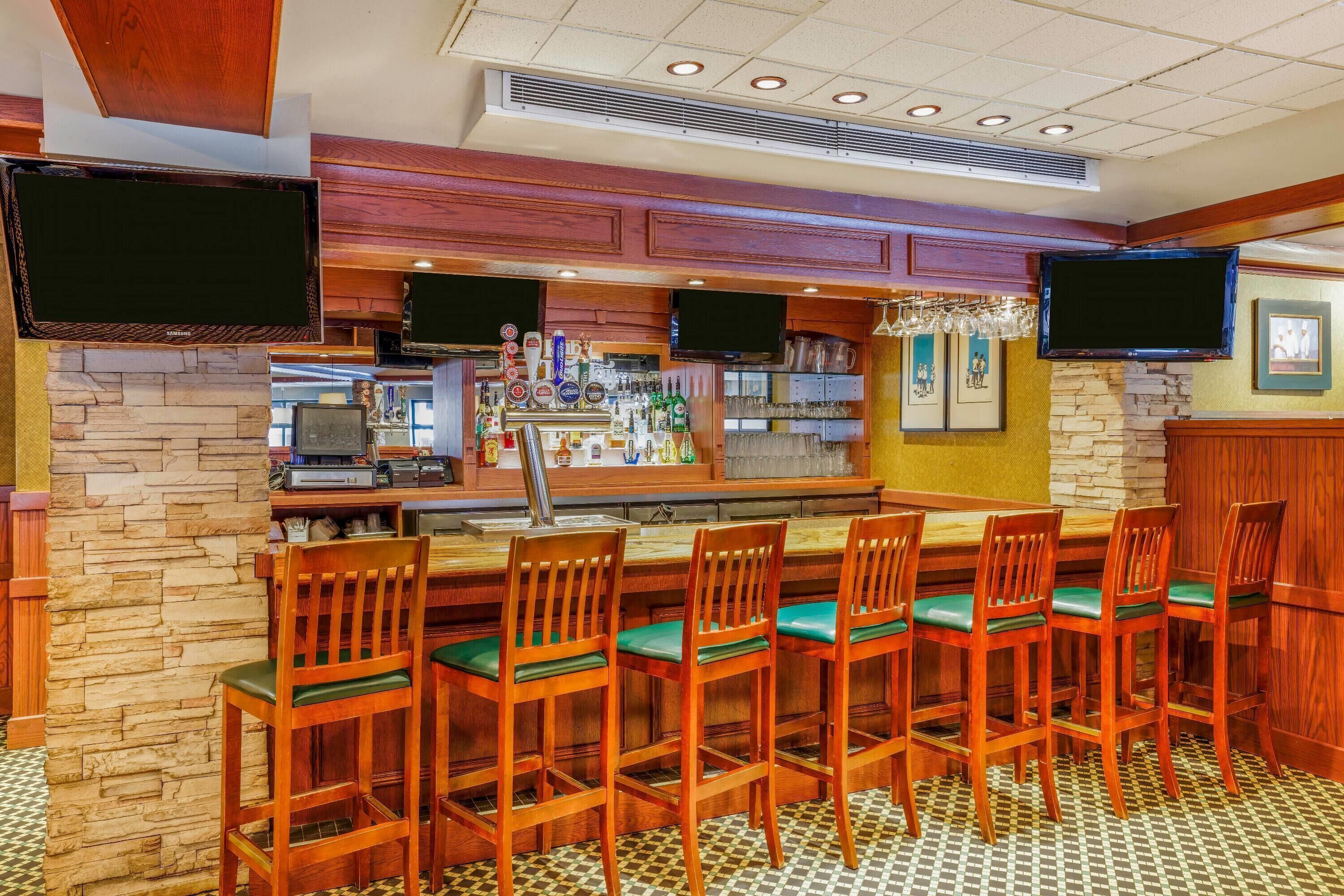 Foto - Travelodge by Wyndham Niagara Falls at the Falls