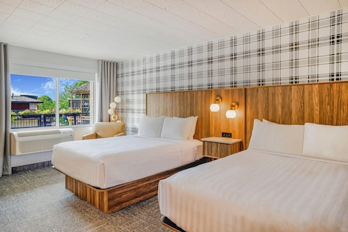 Travelodge by Wyndham Niagara Falls at the Falls