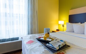 1 bedroom, premium bedding, desk, laptop workspace