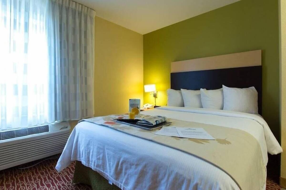 Habitación estándar, 1 cama de matrimonio, no fumadores | 1 dormitorio, ropa de cama de alta calidad, escritorio