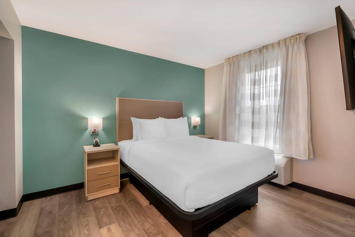 高档床上用品、办公桌、笔记本电脑工作区、熨斗/熨衣板