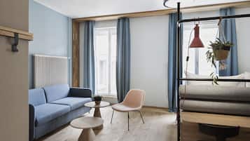 防敏寢具、房內夾萬、免費 Wi-Fi、床單