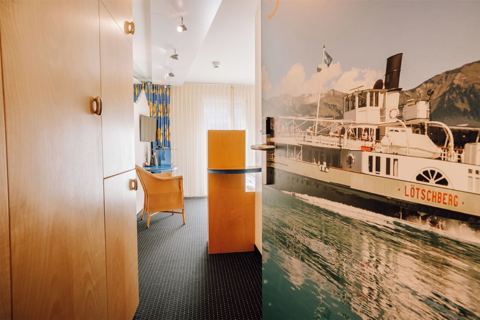 single room | minibar, in-room safe, individually decorated, individually furnished