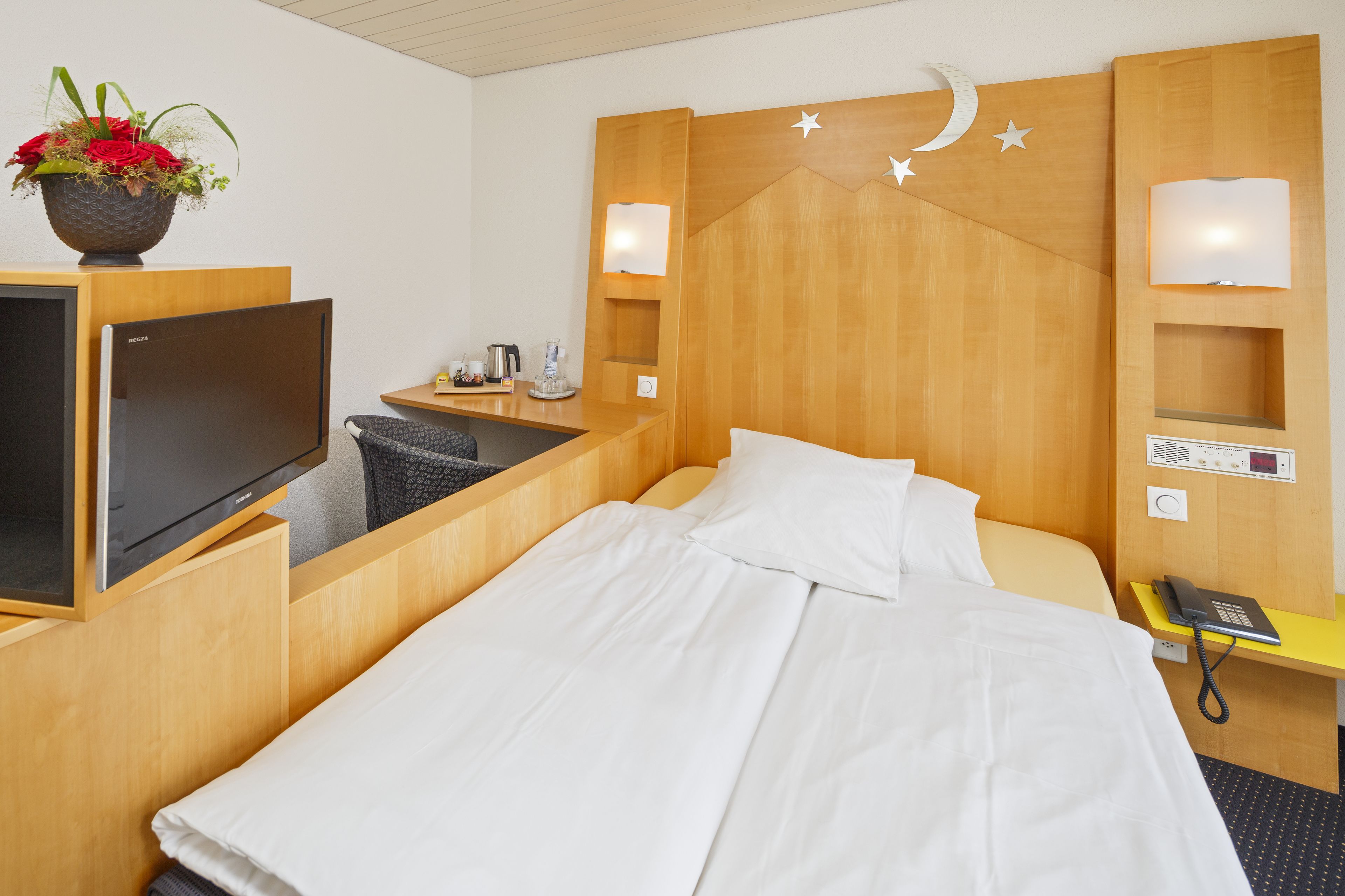 minibar, in-room safe, individually decorated, individually furnished