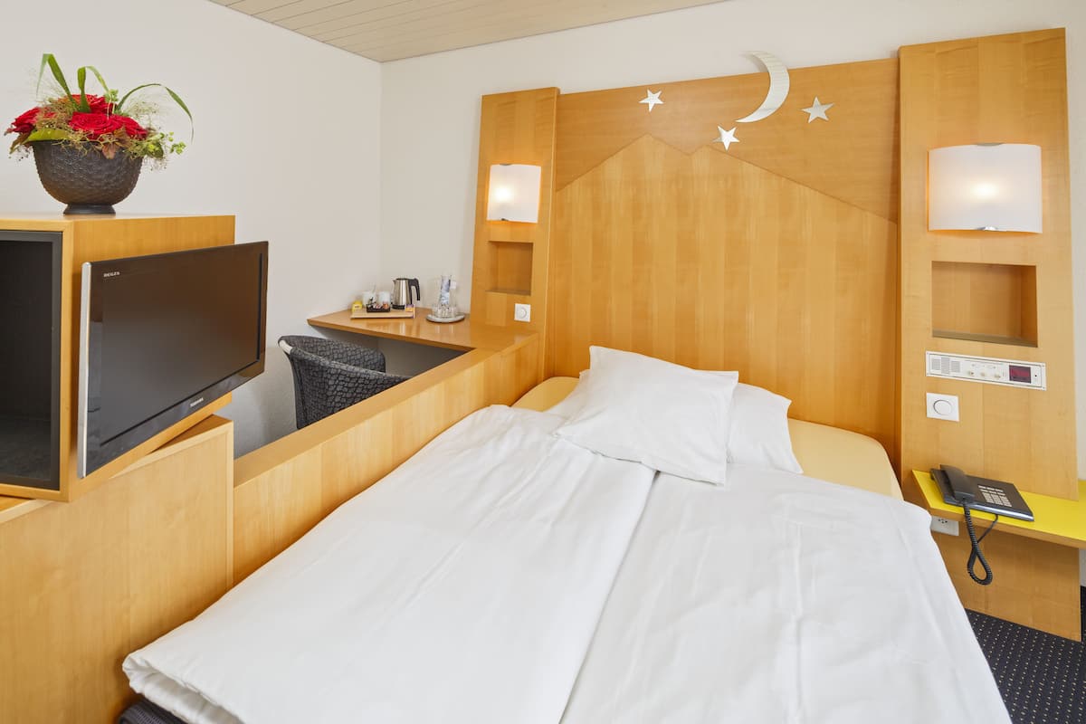 minibar, in-room safe, individually decorated, individually furnished