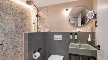 Spacious Roof Top Room | Bathroom | Free toiletries, hair dryer, bathrobes, slippers