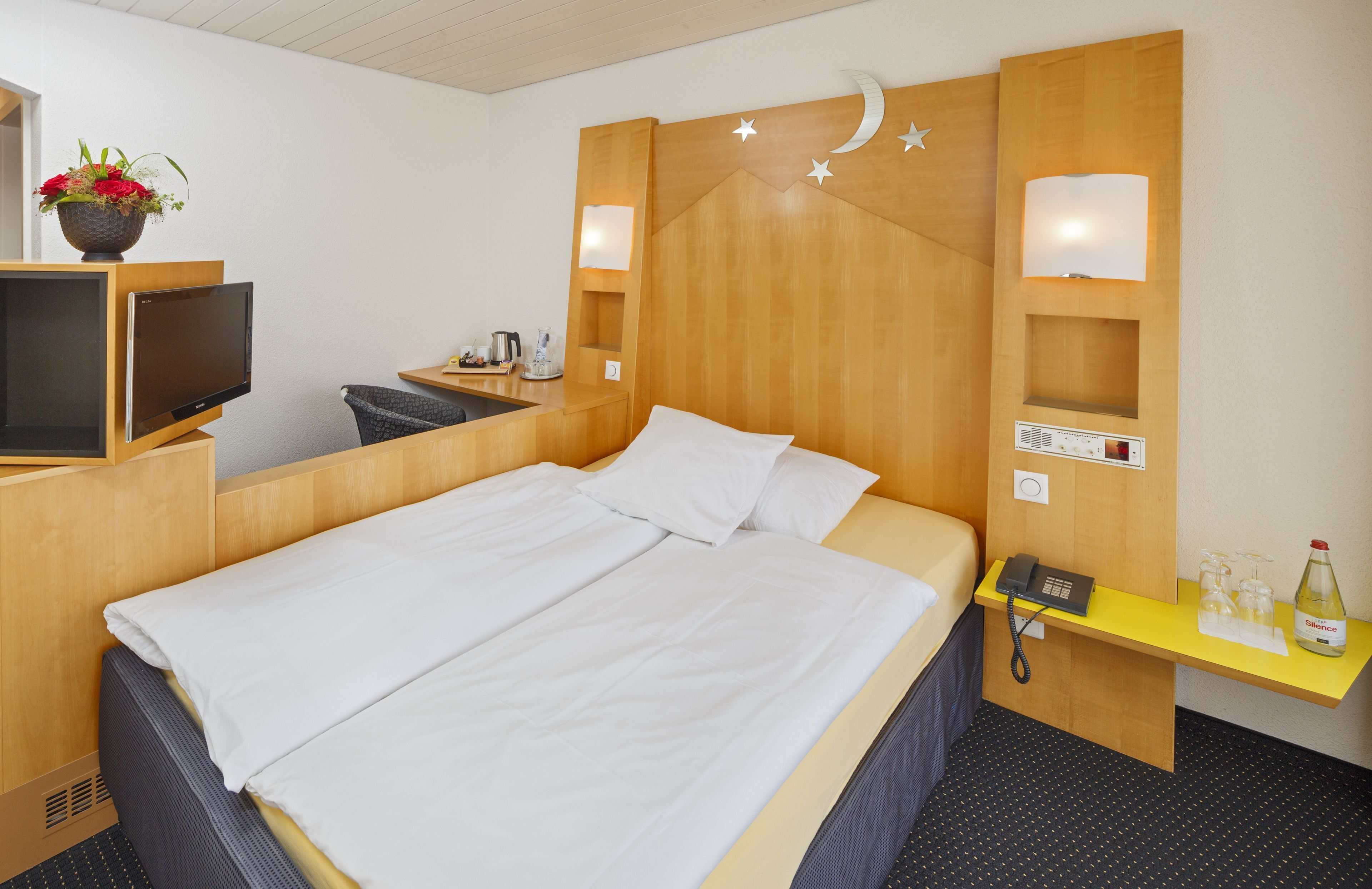 Minibar, in-room safe, individually decorated, individually furnished