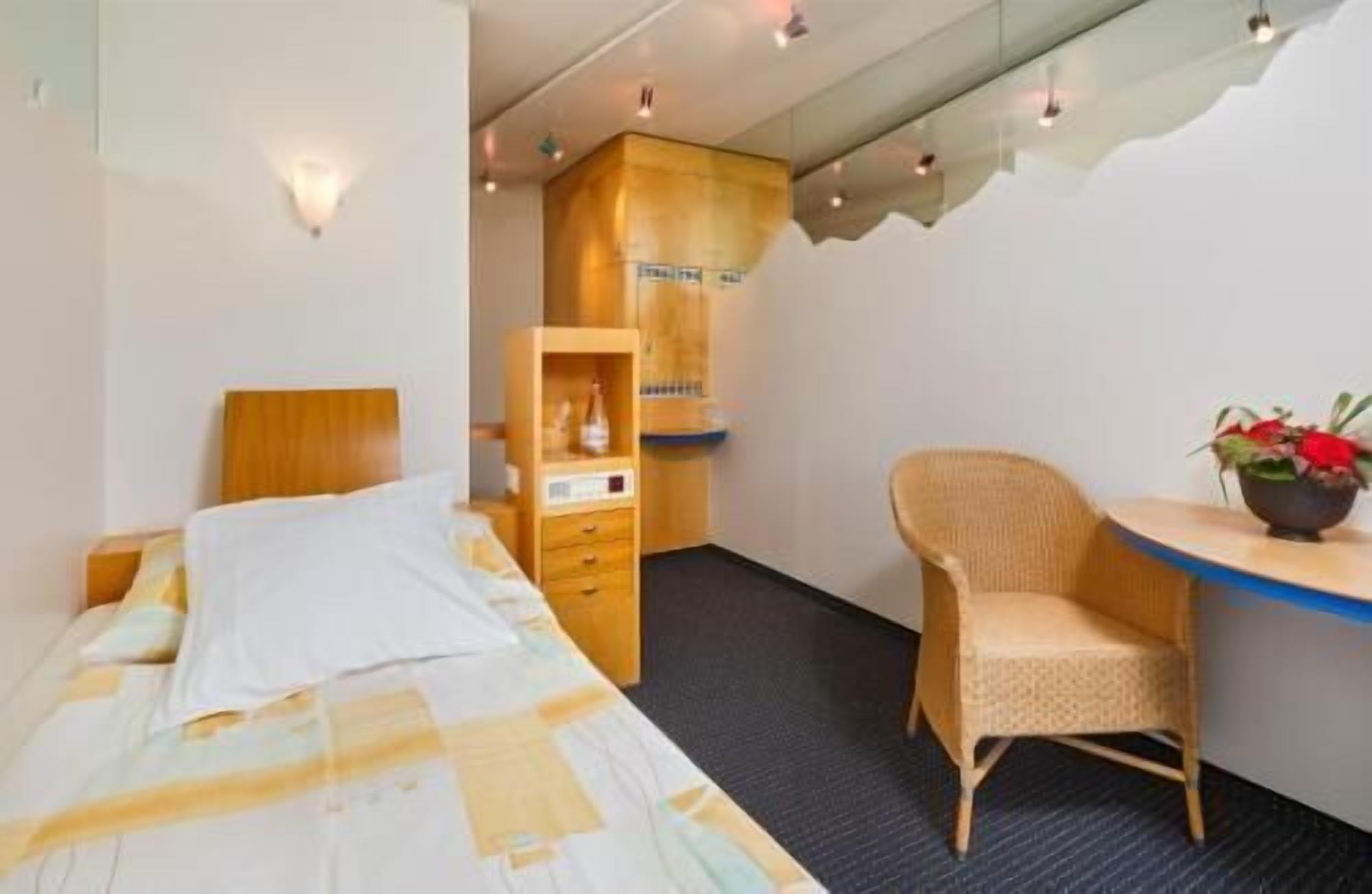 Minibar, in-room safe, individually decorated, individually furnished