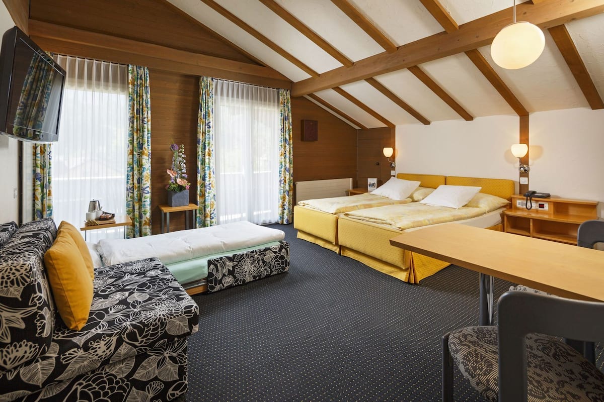 Minibar, in-room safe, individually decorated, individually furnished