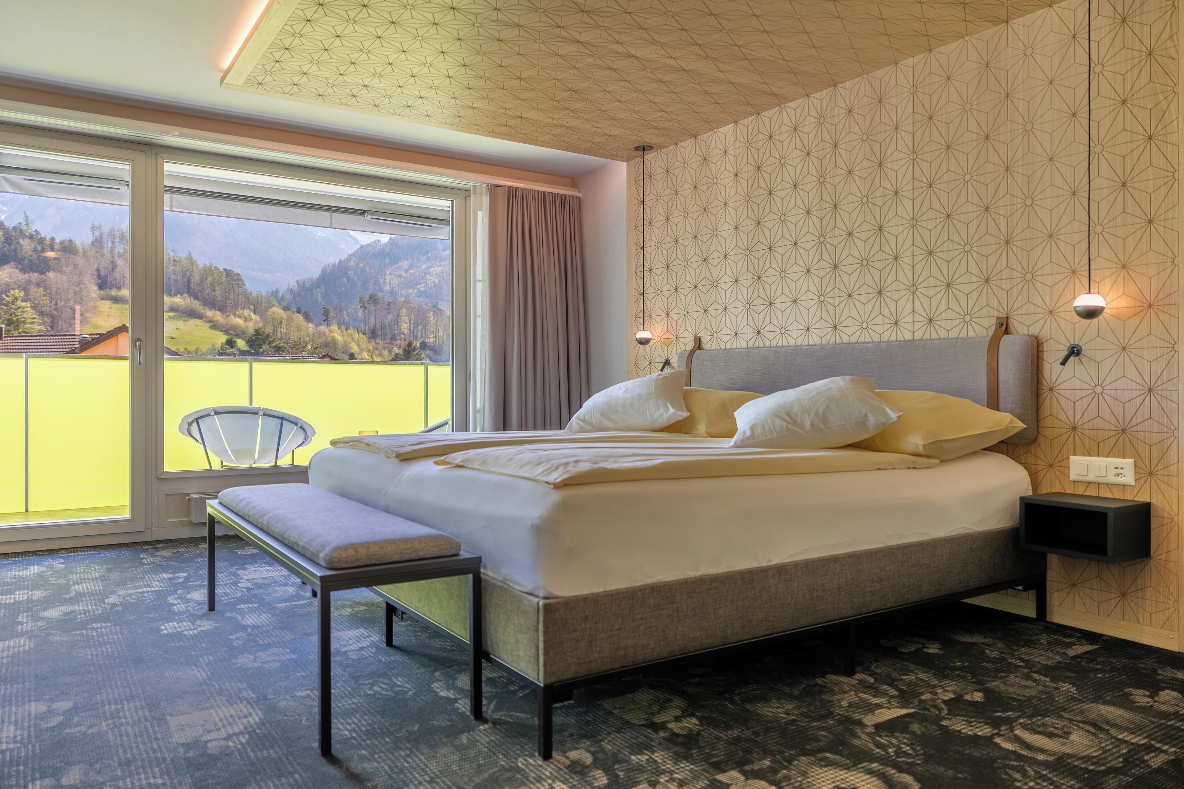 Large Room for 1 to 4 People