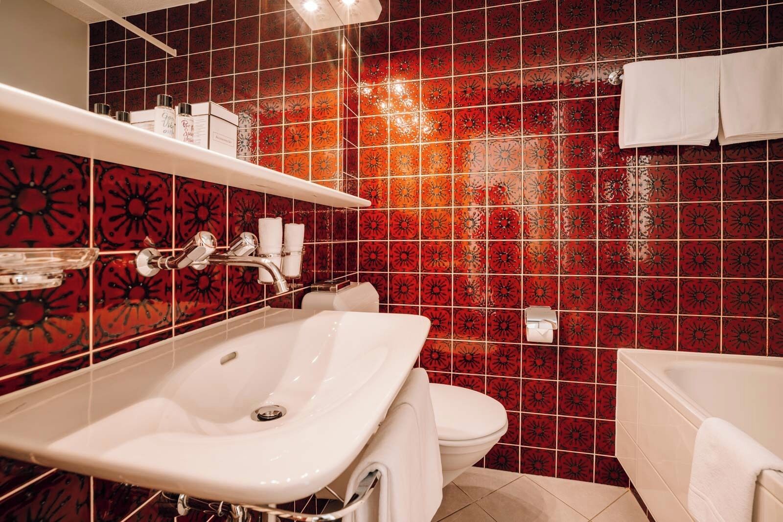 standard twin room | bathroom | free toiletries, hair dryer, bathrobes, slippers