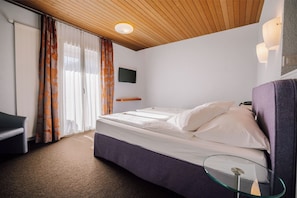 Chambre Standard avec lits jumeaux | Minibar, coffres-forts dans les chambres, décoration personnalisée