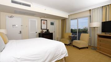 Standard Room w/Balcony, 1 King Bed