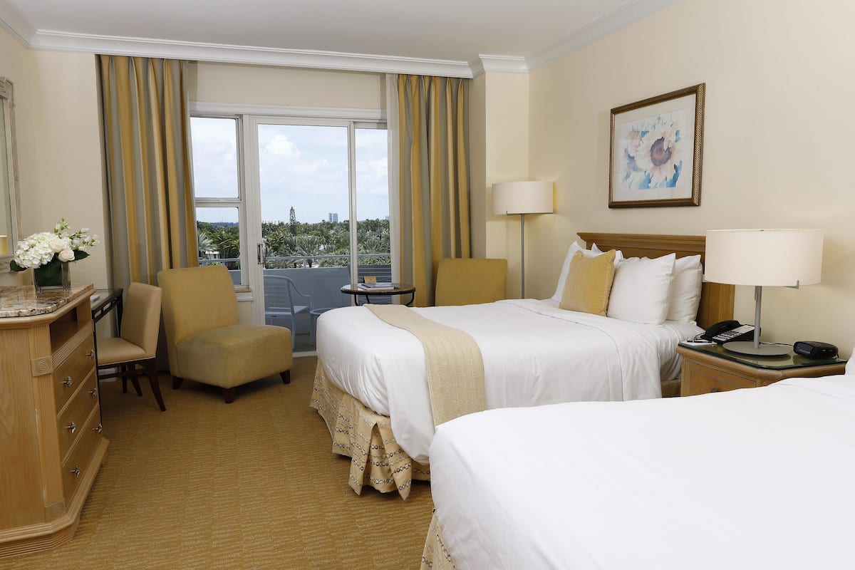 Standard Room w/Balcony 2 Double Beds