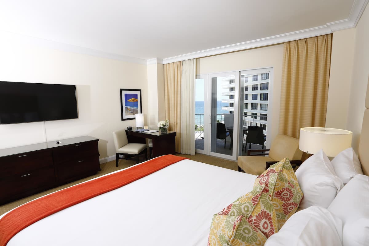 Partial Oceanview w/Balcony, 1 King Bed