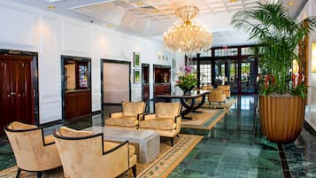 Sala de estar en el lobby