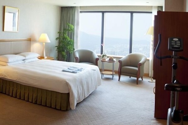 In-room safe, desk, iron/ironing board, free WiFi