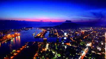 Minibar, in-room safe, desk, iron/ironing board