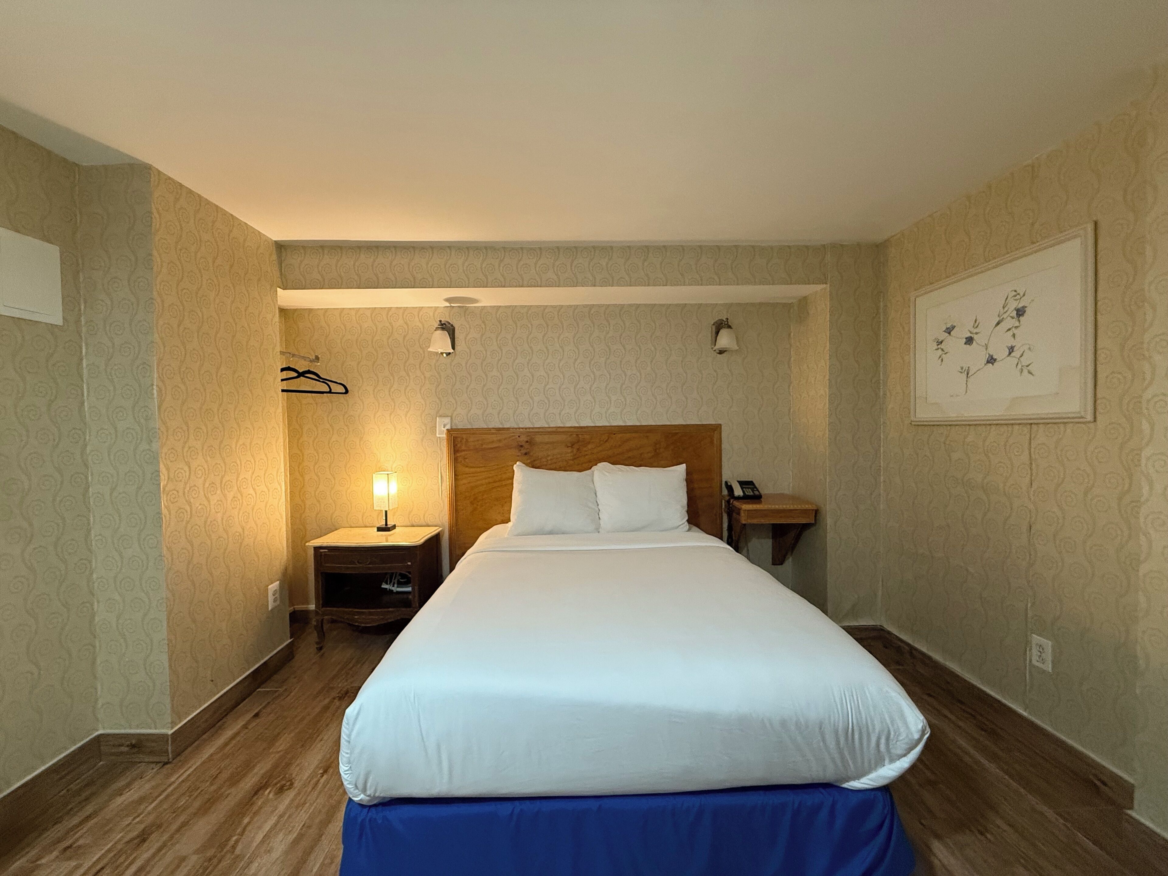 Basic Room, 1 Double Bed | Free WiFi, bed sheets