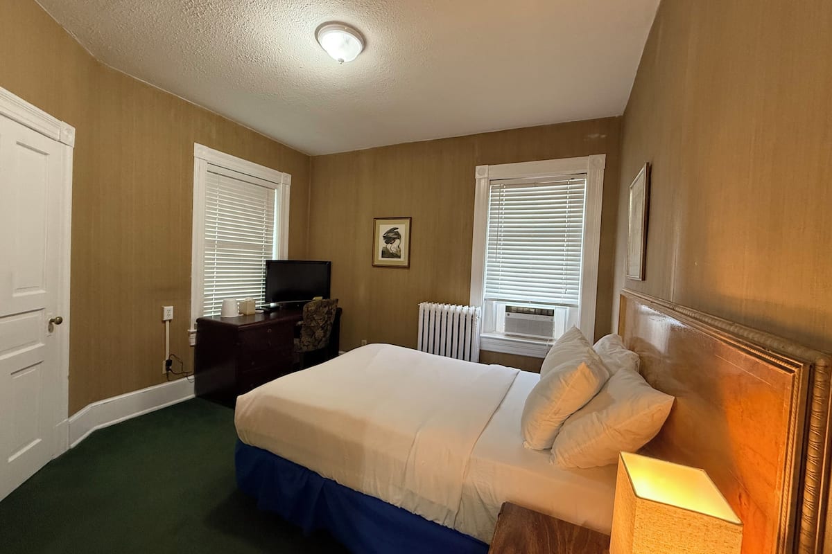 Standard Room, 1 Double Bed | Free WiFi, bed sheets