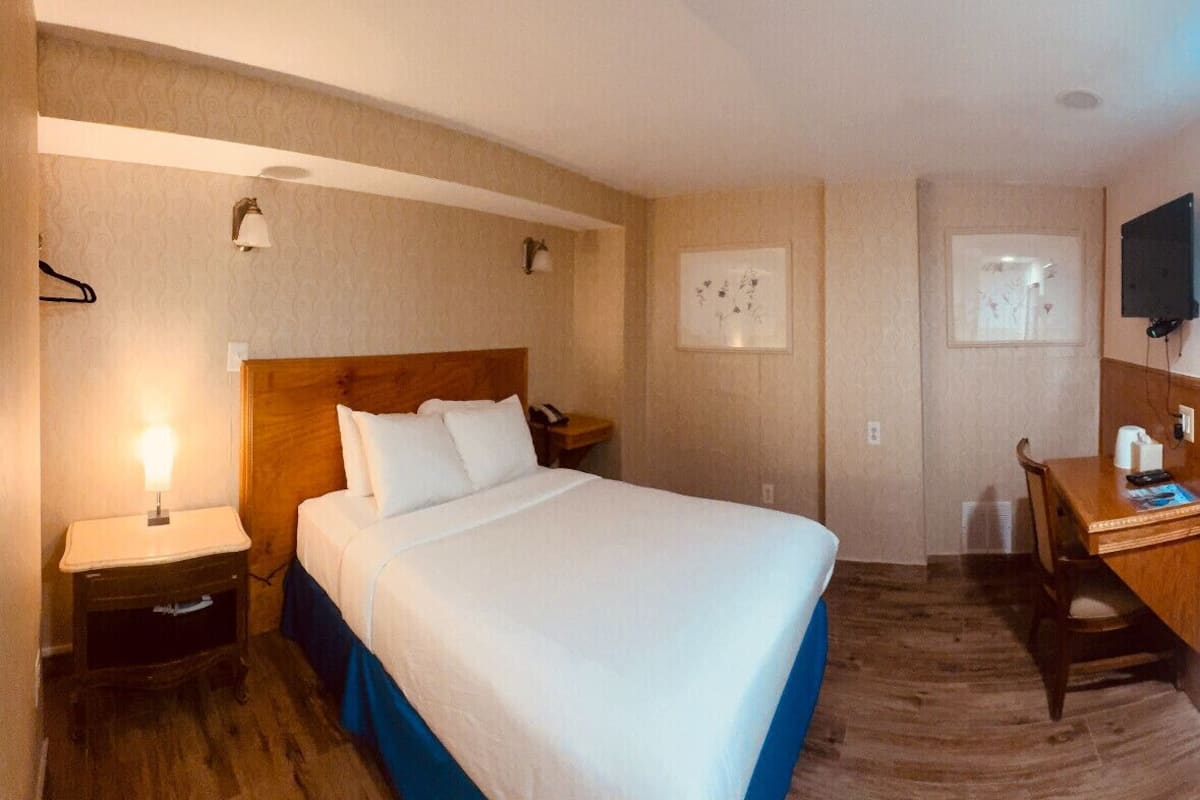Standard Room | Free WiFi, bed sheets