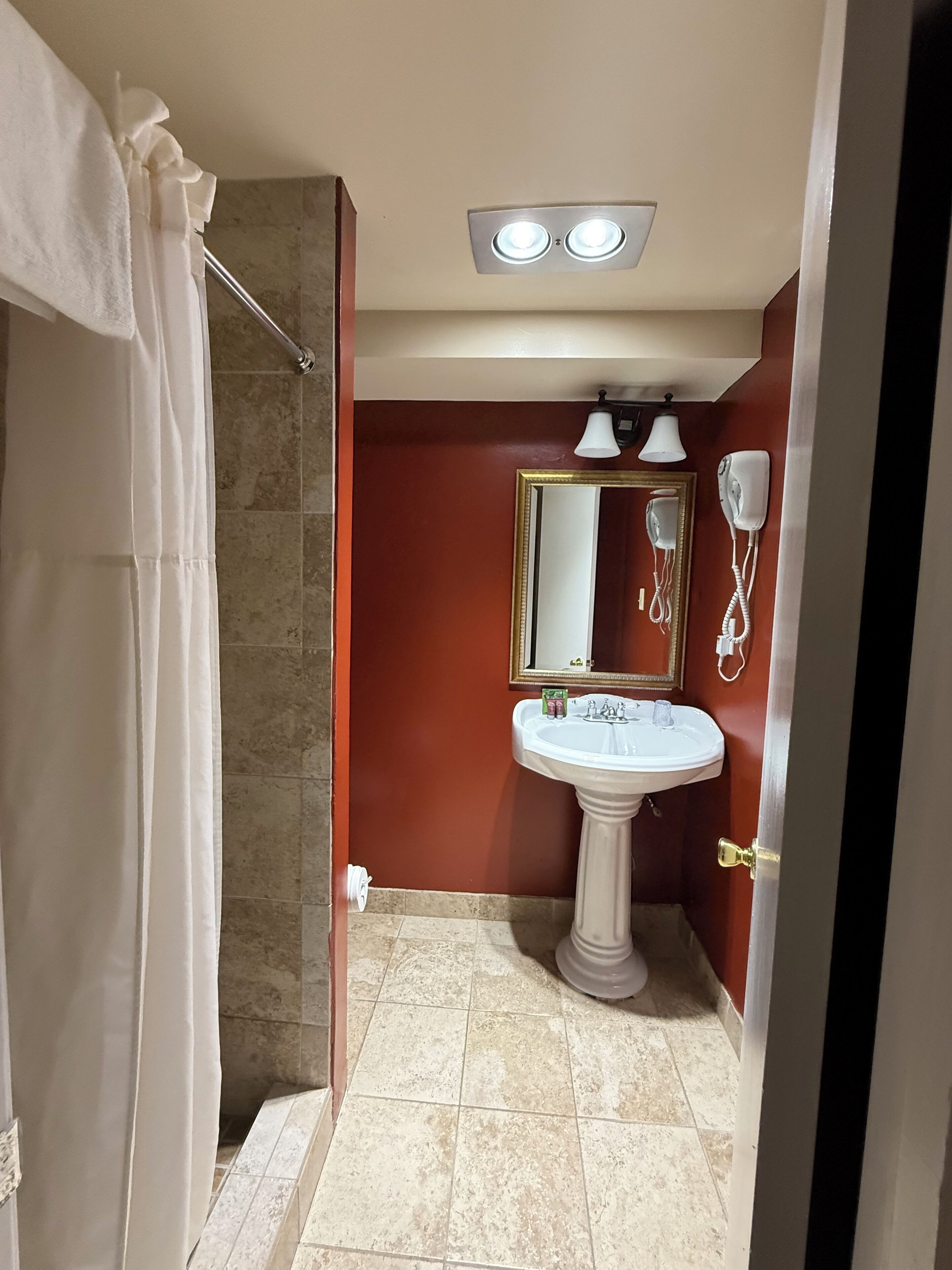 Photo - Windsor Inn Hotel