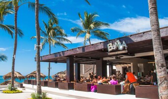 6 restaurantes; se sirve desayuno, almuerzo y cena; cocina mexicana