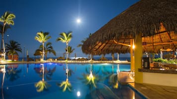 4 piscinas externas, espreguiçadeiras