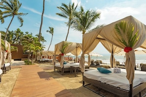 On the beach, beach towels, beach massages, surfing - Marival Emotions Resort & Suites Riviera Nayarit by Mercure (Nuevo Nayarit)