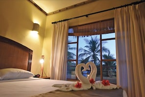 In-room safe, bed sheets