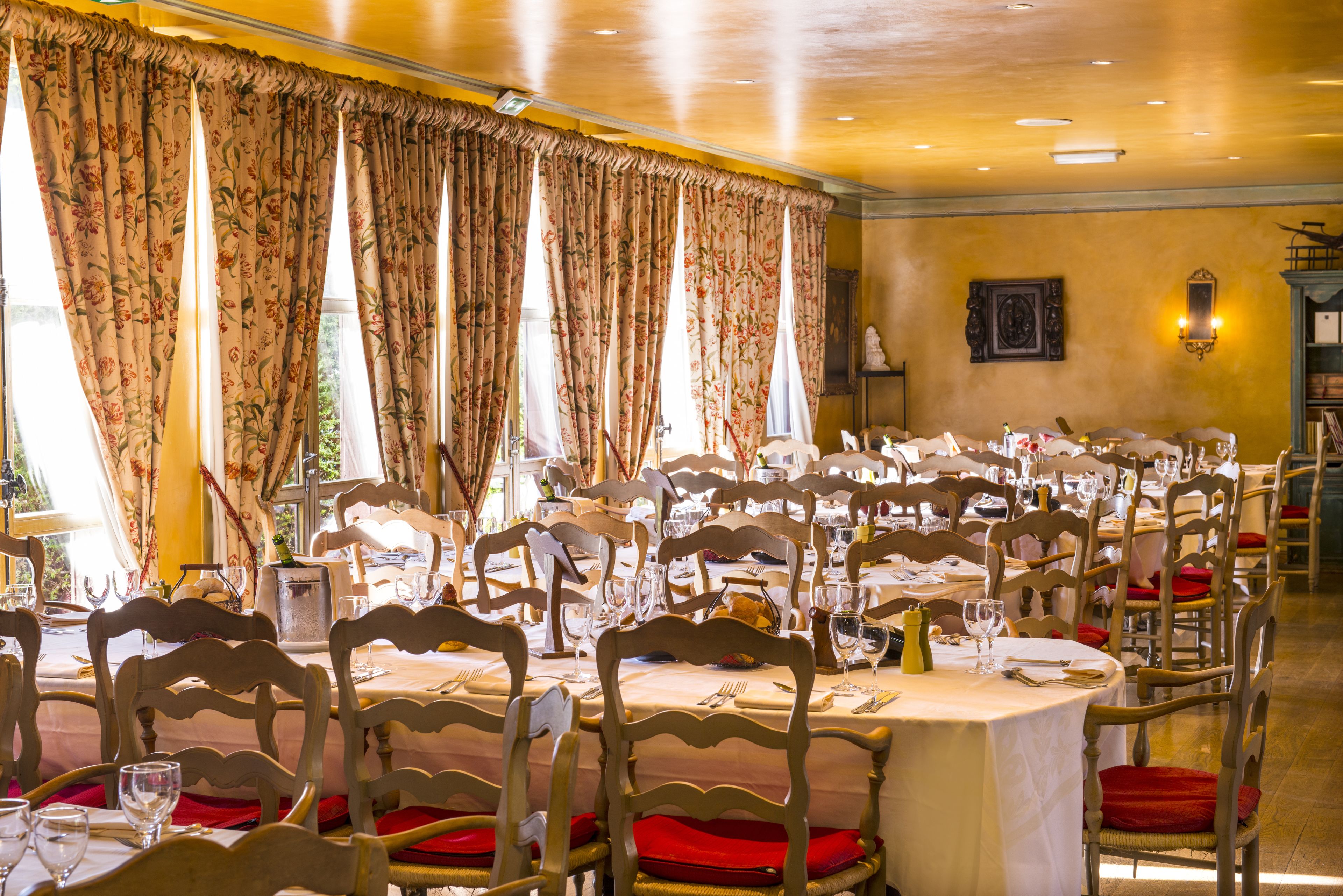 breakfast, lunch, dinner served; french cuisine