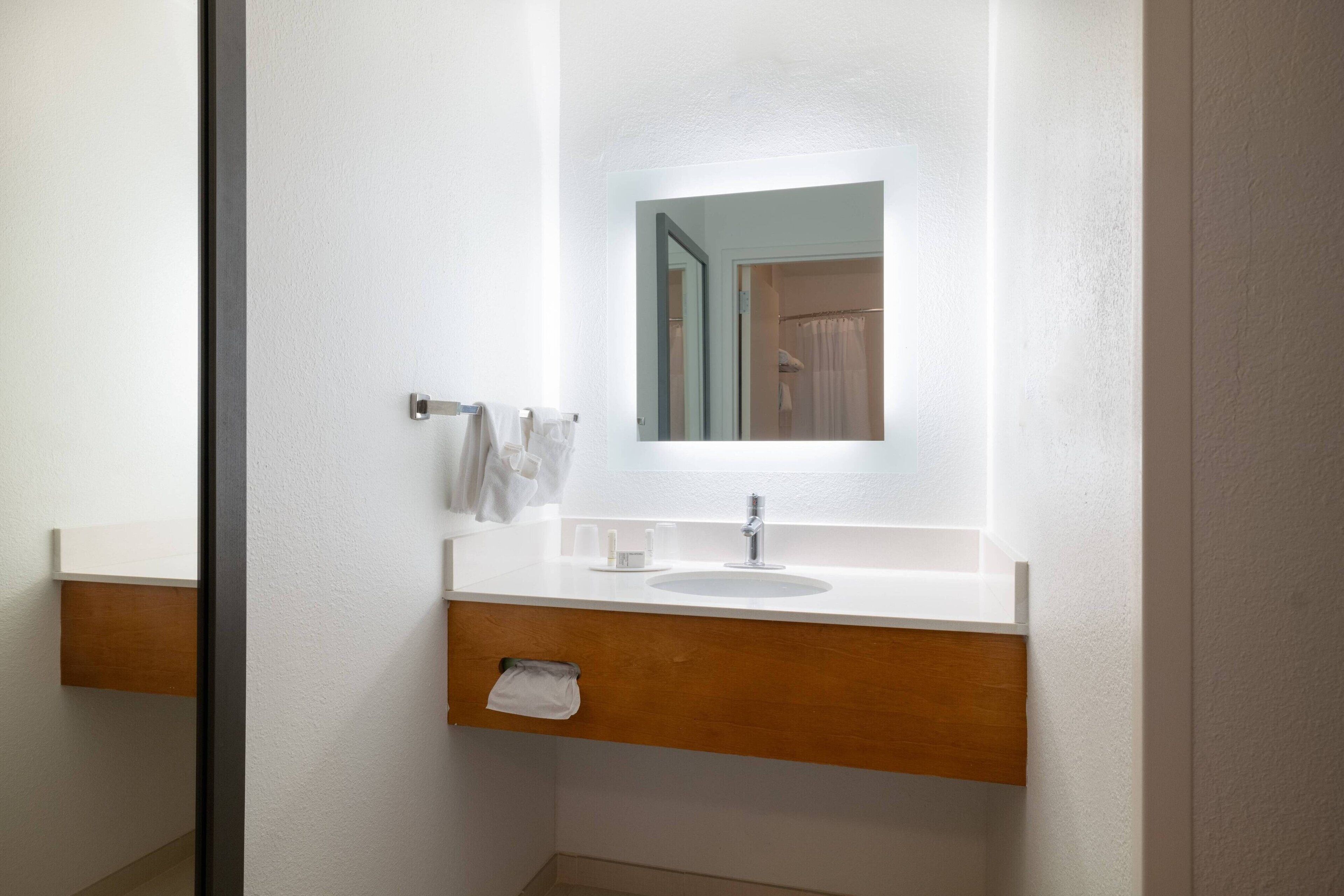 combined shower/bathtub, free toiletries, hair dryer, towels