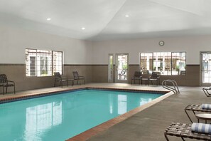 Una piscina cubierta